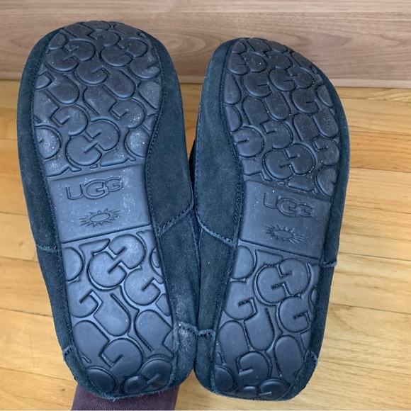 UGG Ascot Men\'s Black Corduroy Loafers - Size 9